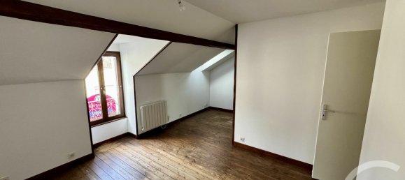 3 bedrooms House in Chateauroux, France No. 160442 4