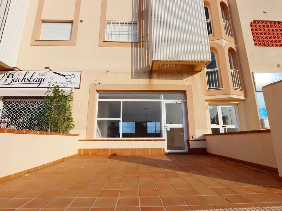  عقار تجاري في Alicante, Spain 65متر مربع رقم 184649
