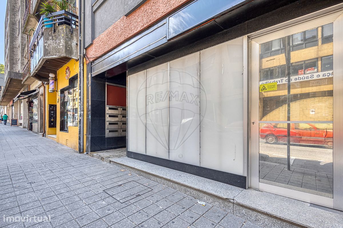 Propriété commerciale à Porto, Portugal 83m² No. 306279