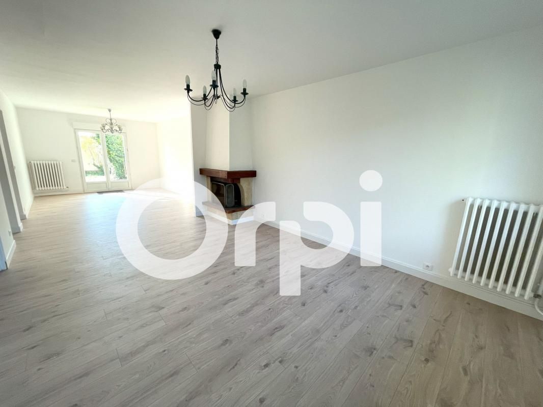 Casa de 5 dormitorios en Antony, France No. 149303