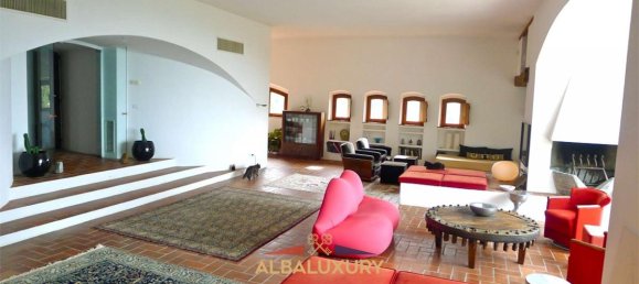 5 bedrooms Villa in Camaiore, Italy No. 460 4