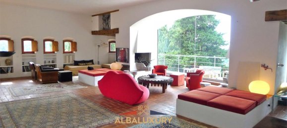 5 bedrooms Villa in Camaiore, Italy No. 460 5