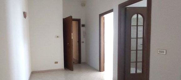 3-Zimmer Wohnung in Solaro, Italy, Nr. 94681 13