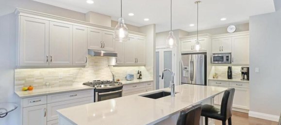 5 bedrooms House in British Columbia, Canada No. 1184 7