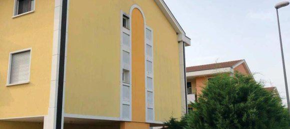 3 rooms Apartment in Loreggia, Italy No. 11246 2