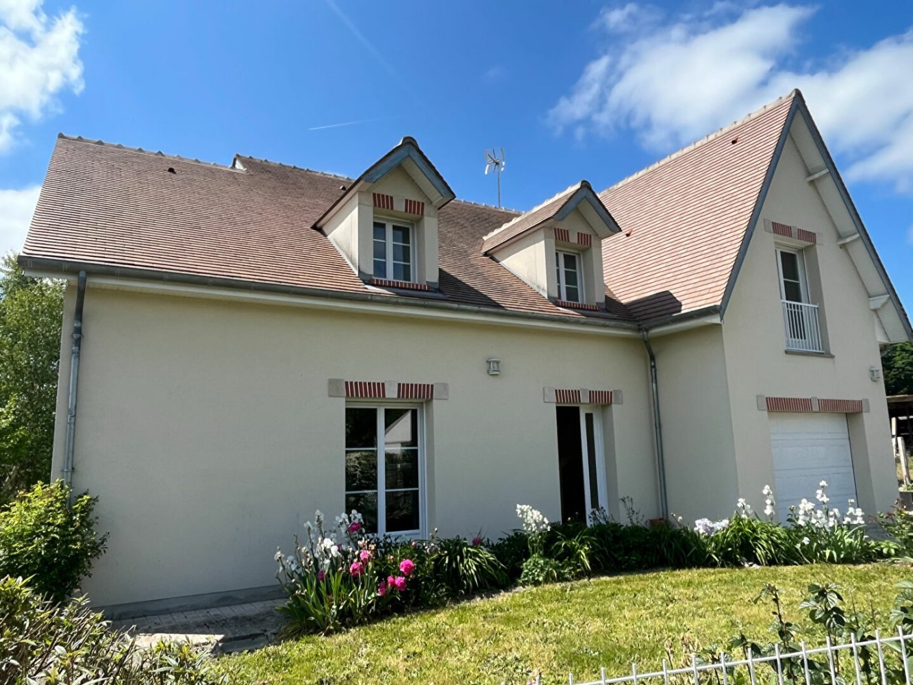 Casa de 5 dormitorios en Sennely, France No. 242824