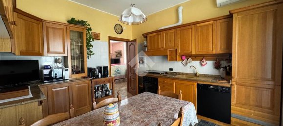 3 chambres Villa à Madone, Italy No. 210552 9