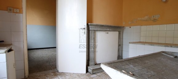 Дом с 5 спальнями в Лукка, Италия № 102347 10