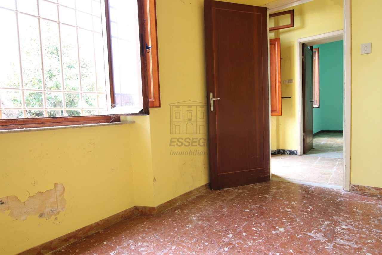 Дом с 5 спальнями в Лукка, Италия № 102347