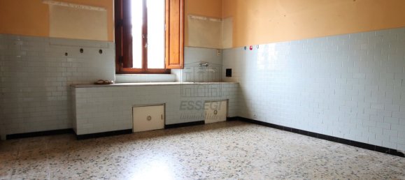 Дом с 5 спальнями в Лукка, Италия № 102347 8