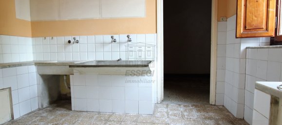 Дом с 5 спальнями в Лукка, Италия № 102347 9