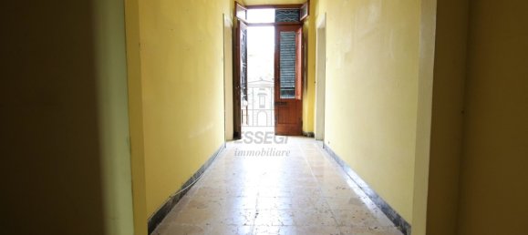 Дом с 5 спальнями в Лукка, Италия № 102347 6