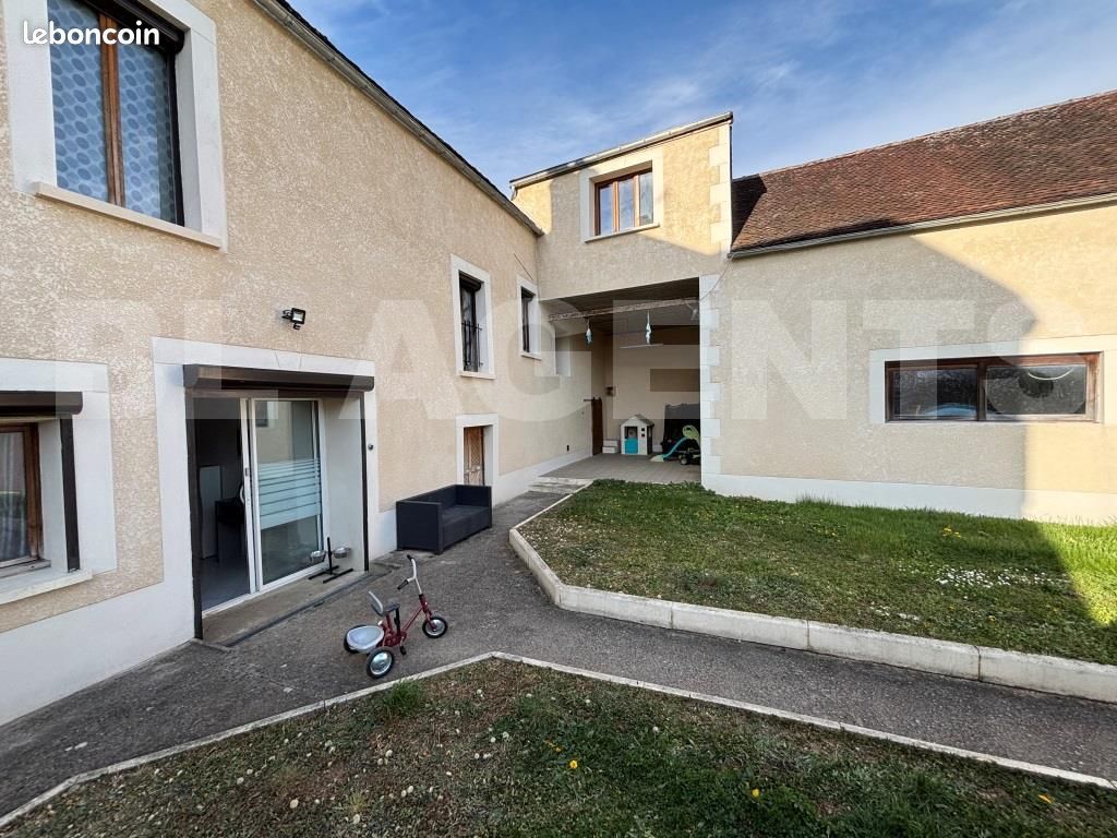 3 bedrooms Townhouse in Yonne, France No. 339743