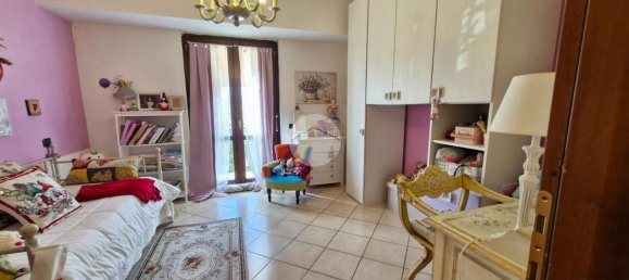 Квартира с 4 комнатами в Фьюджи, Италия № 70206 11