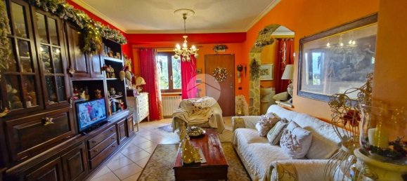 Квартира с 4 комнатами в Фьюджи, Италия № 70206 5