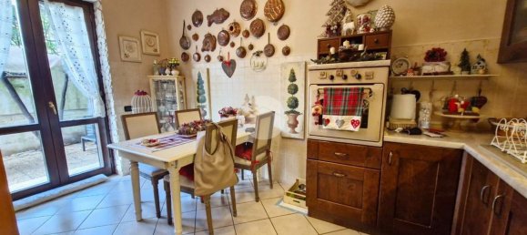 Квартира с 4 комнатами в Фьюджи, Италия № 70206 6