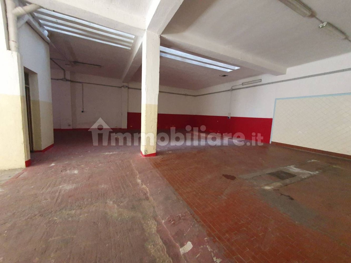 2-Zimmer Gewerbliche Immobilie in Statte, Italy, Nr. 120672