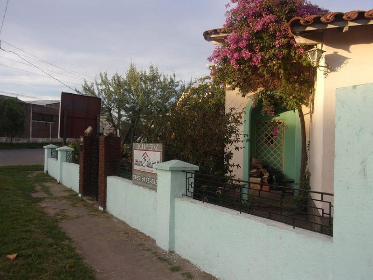 2 bedrooms House in Hurlingham, Argentina No. 98398