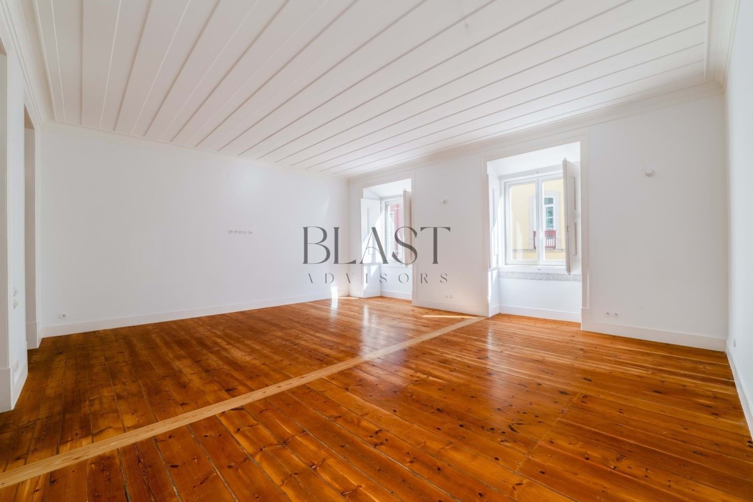 3 bedrooms Apartment in Lisbon, Portugal No. 136519