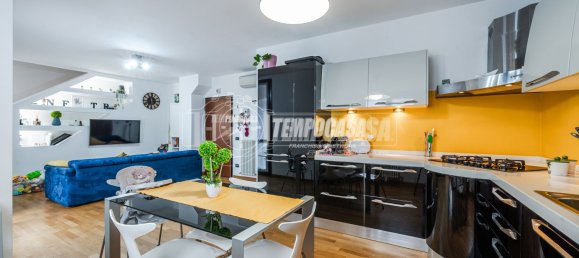 2 bedrooms Apartment in Maranello, Italy No. 201123 2