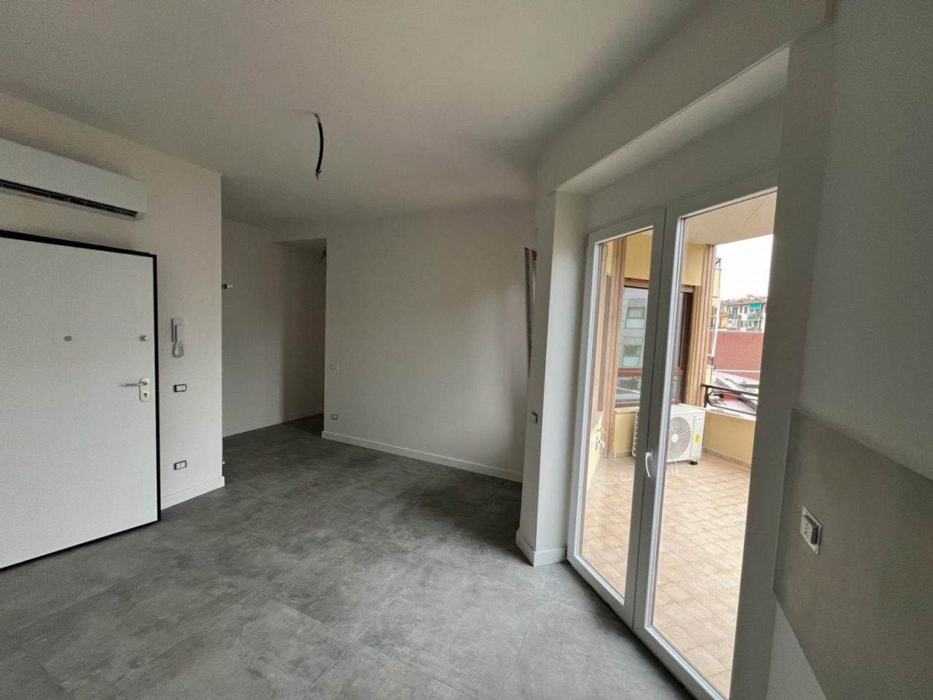 3 rooms Apartment in Florence, Italy No. 219113