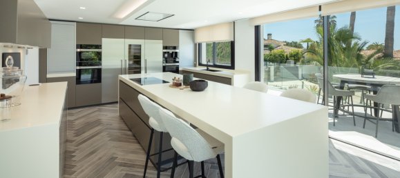 5 bedrooms Villa in Marbella Golden Mile, Spain No. 3002 17