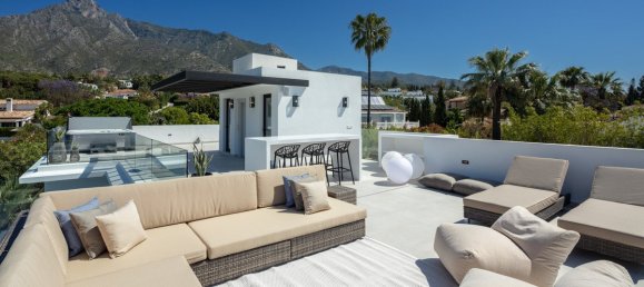 5 bedrooms Villa in Marbella Golden Mile, Spain No. 3002 4