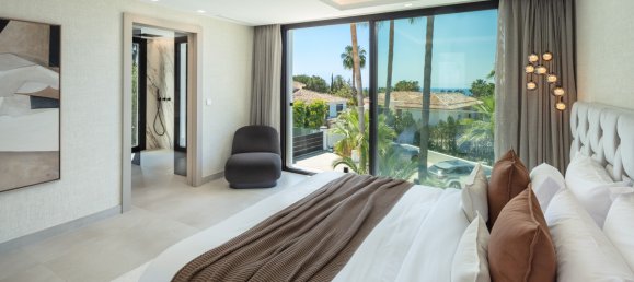 5 bedrooms Villa in Marbella Golden Mile, Spain No. 3002 9