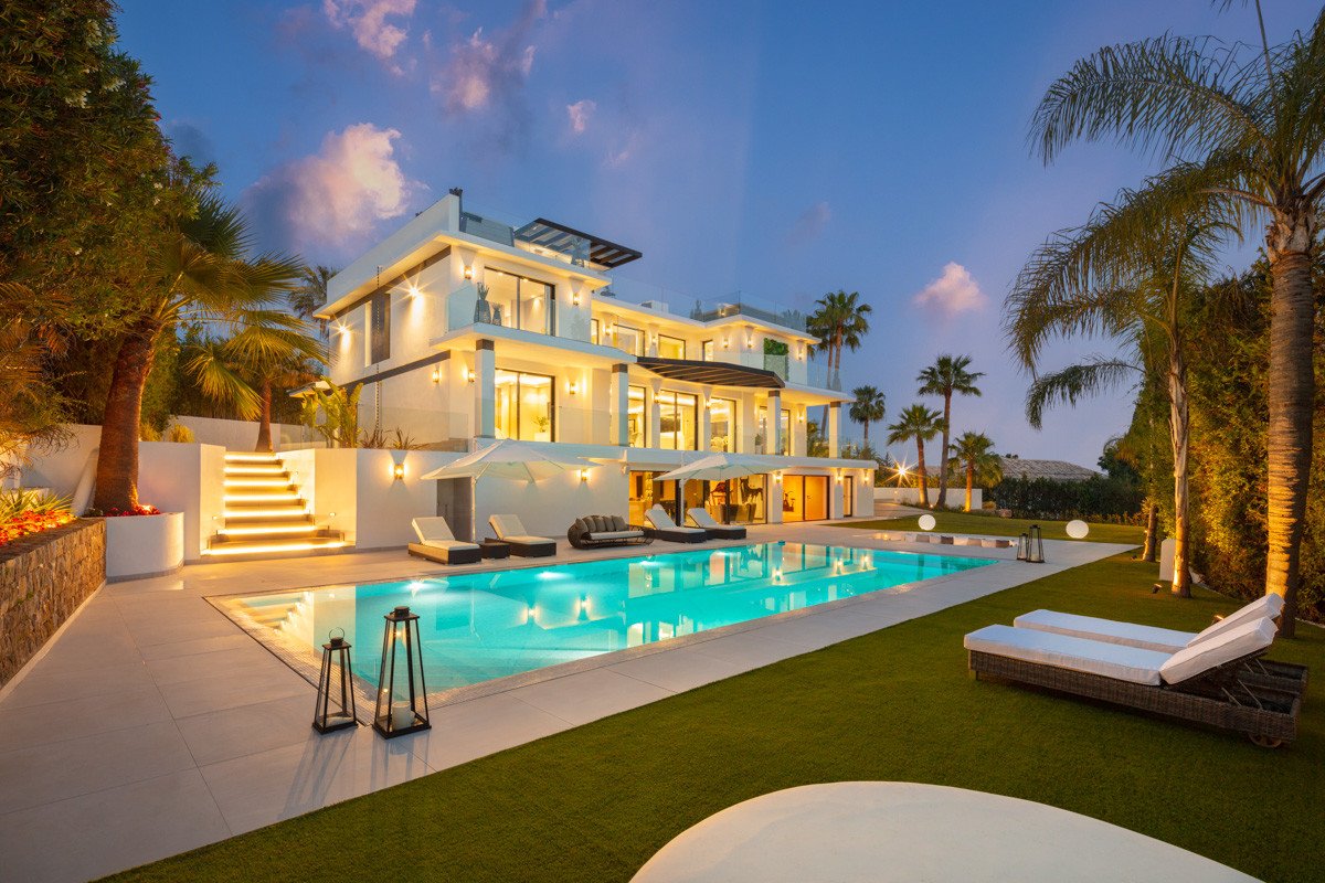 5 bedrooms Villa in Marbella Golden Mile, Spain No. 3002