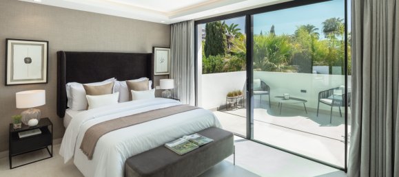 5 bedrooms Villa in Marbella Golden Mile, Spain No. 3002 5