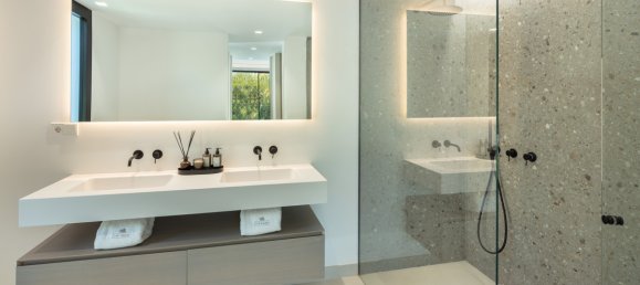 5 bedrooms Villa in Marbella Golden Mile, Spain No. 3002 16