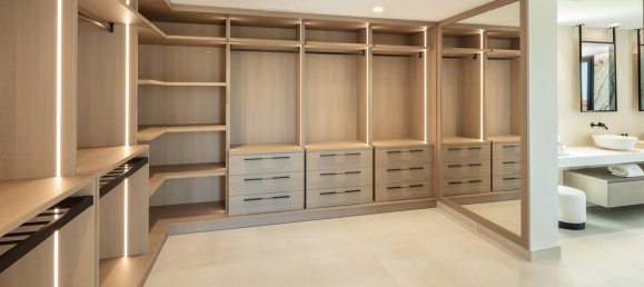 5 bedrooms Villa in Marbella Golden Mile, Spain No. 3002 12