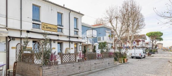 مرآب في Cervia, Italy 279متر مربع رقم 320423 28