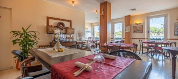 مرآب في Cervia, Italy 279متر مربع رقم 320423 13