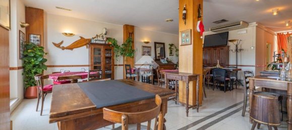 مرآب في Cervia, Italy 279متر مربع رقم 320423 8