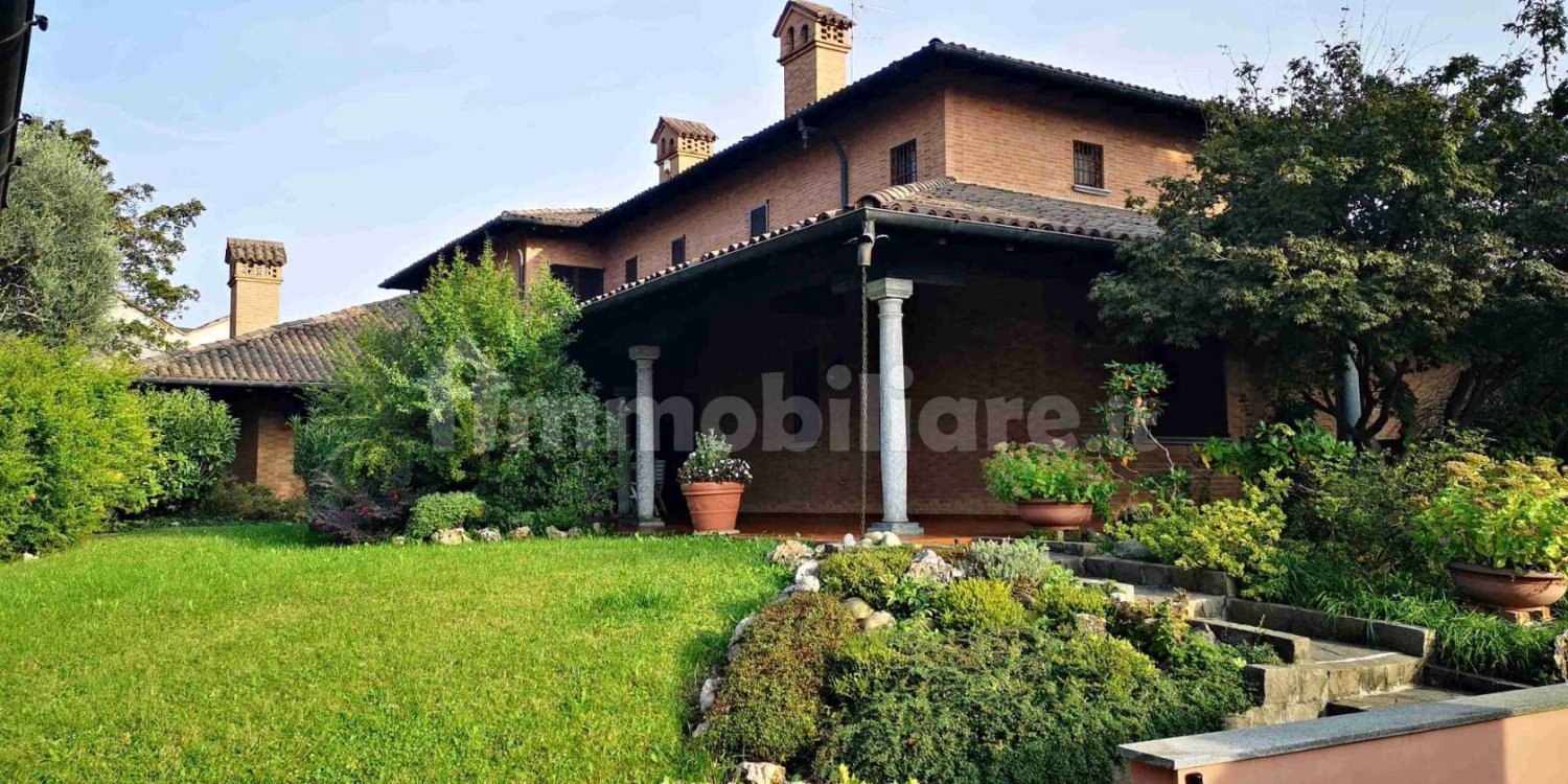 5 chambres Appartement à Muggiò, Italy No. 281699