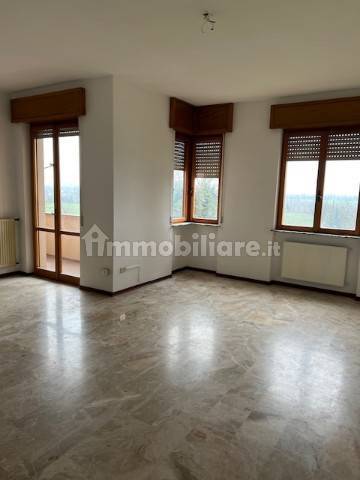 3 bedrooms Apartment in Piacenza, Italy No. 204508