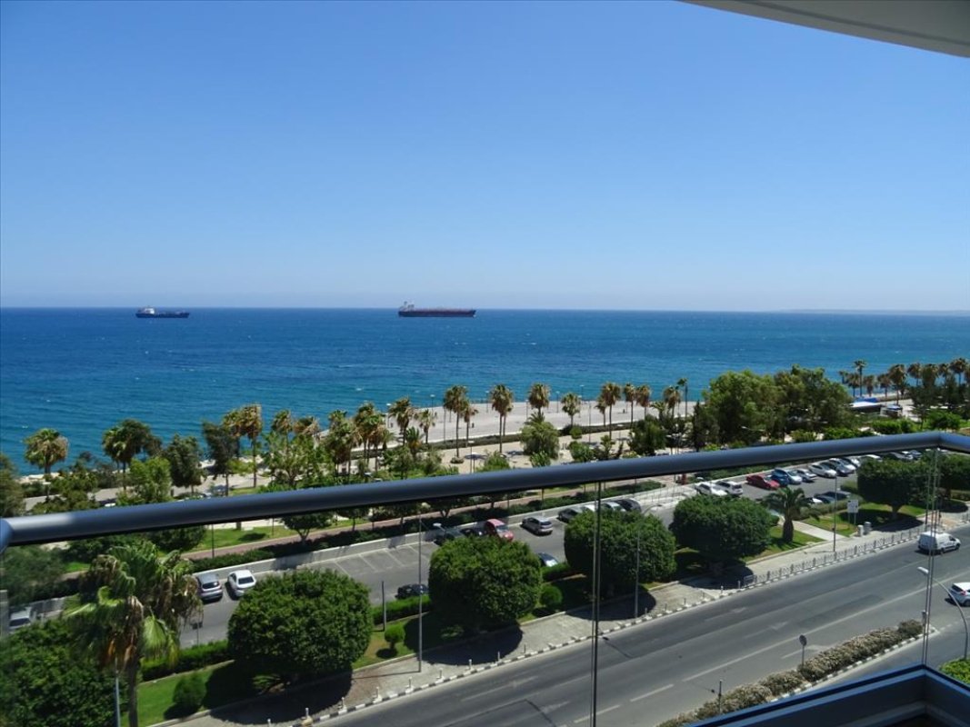 4 bedrooms Apartment in Nicosia, Cyprus No. 12638