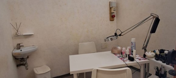 78m² Commercial property in Campi Bisenzio, Italy No. 45590 9