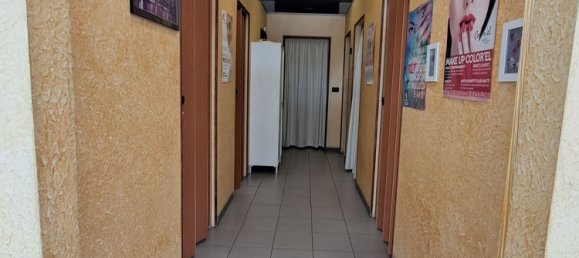 78m² Commercial property in Campi Bisenzio, Italy No. 45590 5