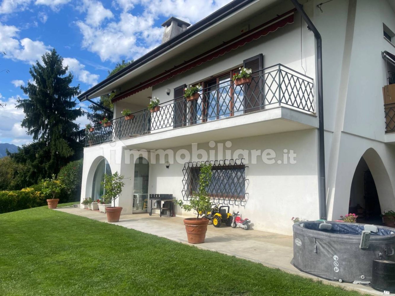 Villa de 4 dormitorios en Udine, Italy No. 389335