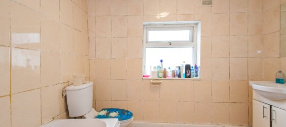 3 bedrooms House in London, United Kingdom No. 2008 11