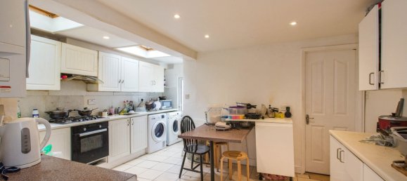 3 bedrooms House in London, United Kingdom No. 2008 5