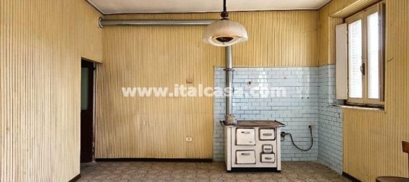 7 rooms House in Bagnolo San Vito, Italy No. 7529 13