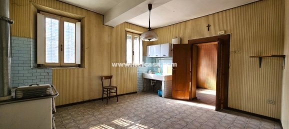 7 rooms House in Bagnolo San Vito, Italy No. 7529 14