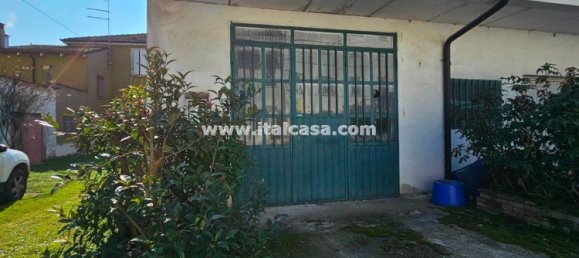 7 rooms House in Bagnolo San Vito, Italy No. 7529 2