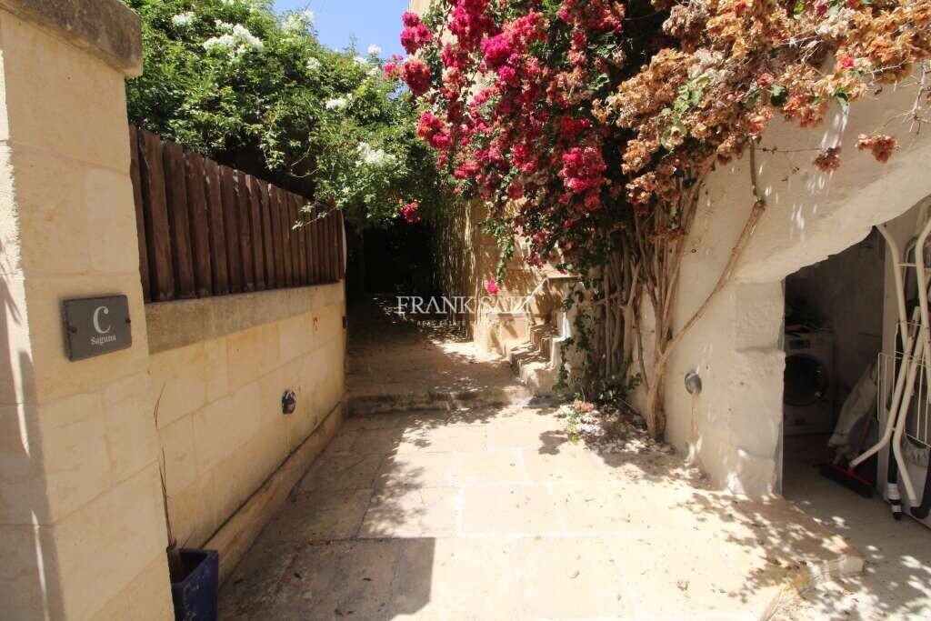 2 bedrooms Farm in Sannat, Malta No. 740