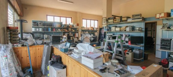 130m² Commercial property in Castrezzato, Italy No. 182146 11