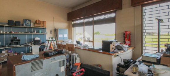 130m² Commercial property in Castrezzato, Italy No. 182146 7