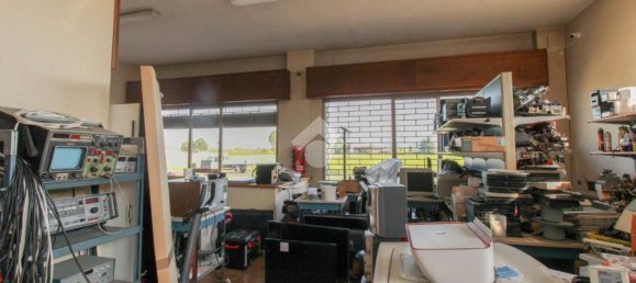 130m² Commercial property in Castrezzato, Italy No. 182146 14